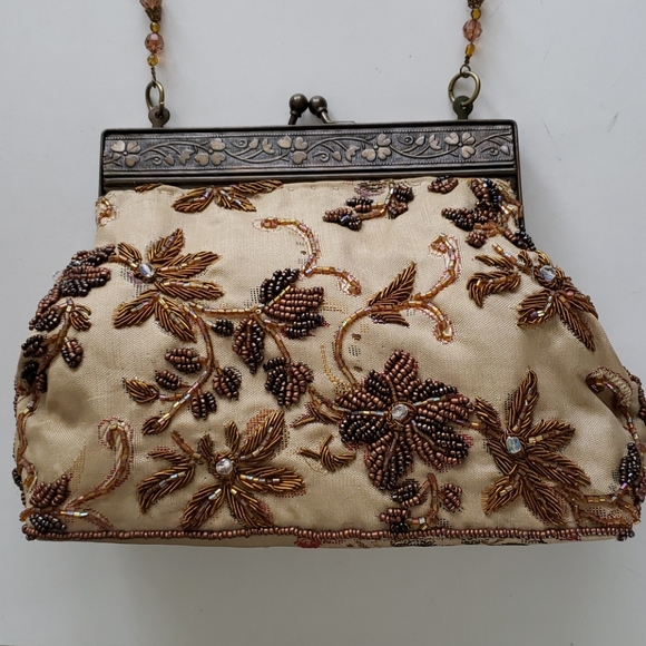 Shakeel's Concepts💌👌embroidered Purse - Picture 1 of 8